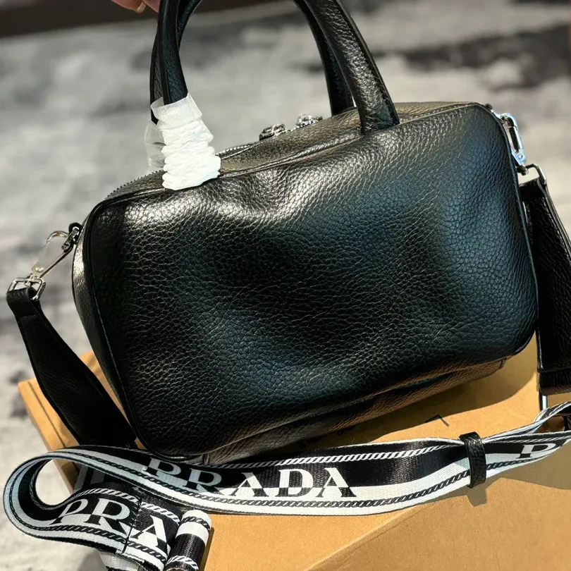 Men's and women's handbag and crossbody