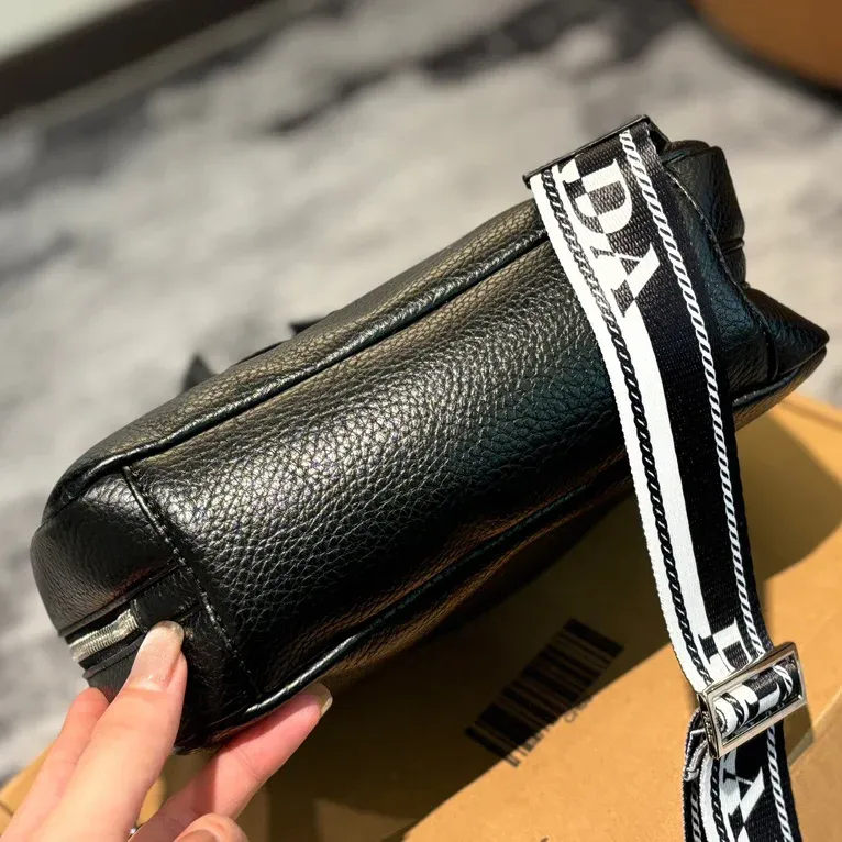 Men's and women's handbag and crossbody