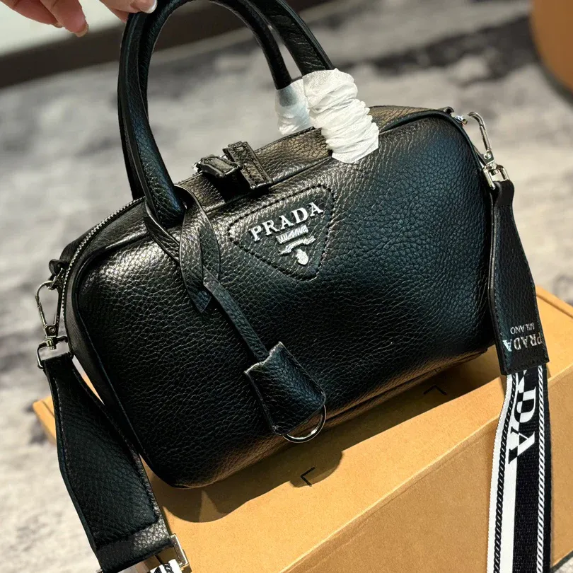 Men's and women's handbag and crossbody