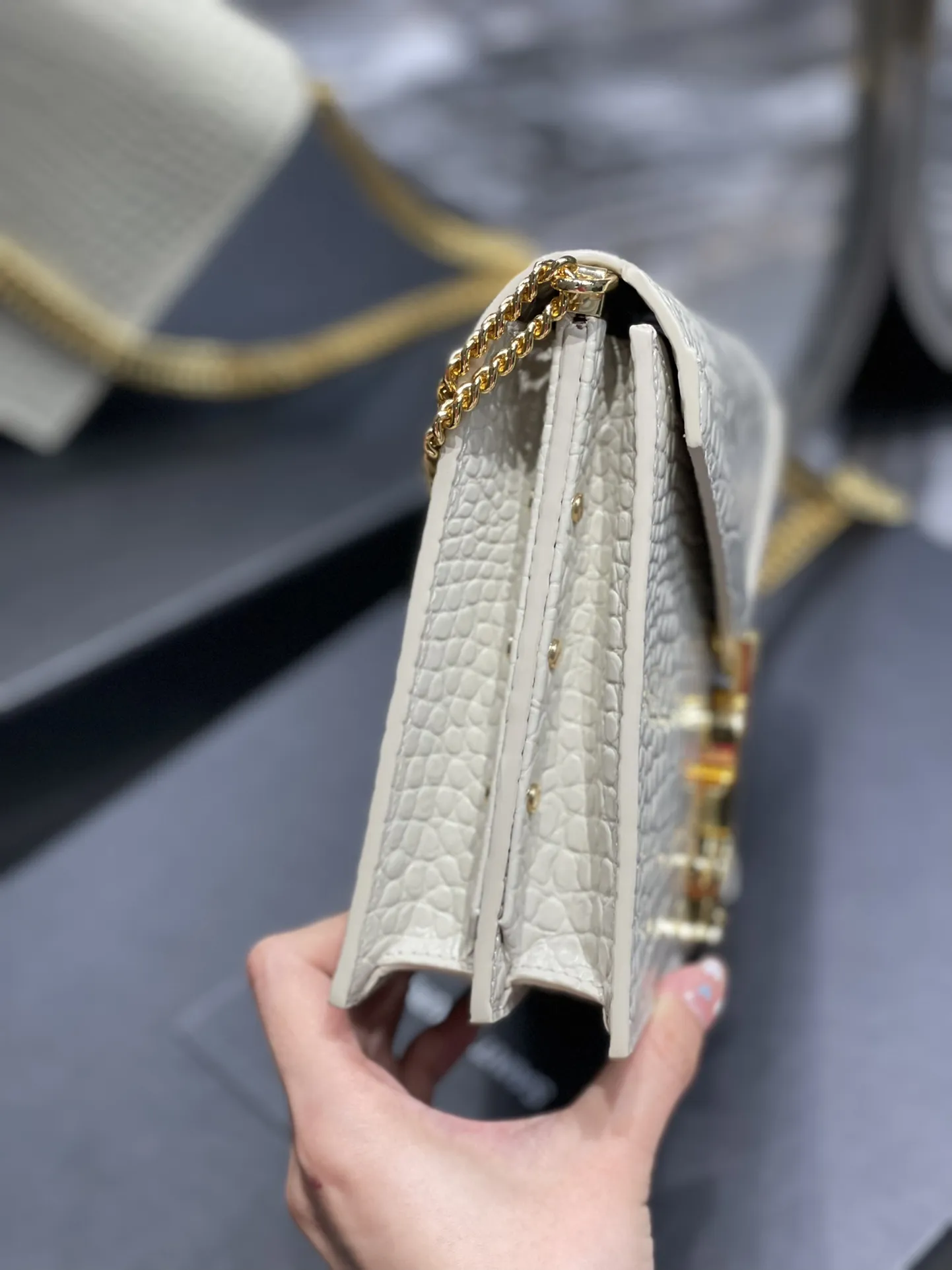 Cassandra Medium Chain Bag White In Grain De Poudre Embossed For Women