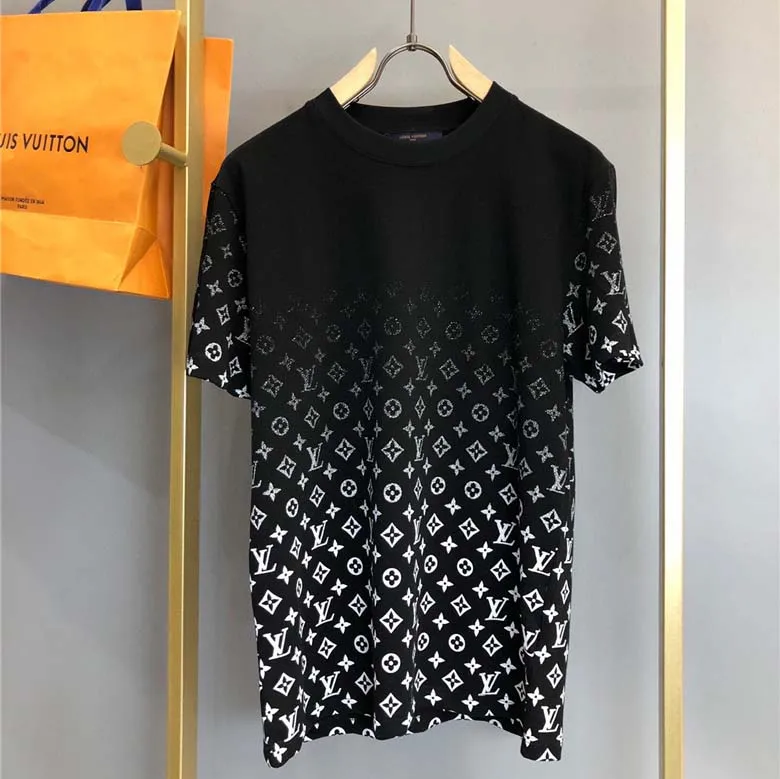 The latest gradient color T-shirt