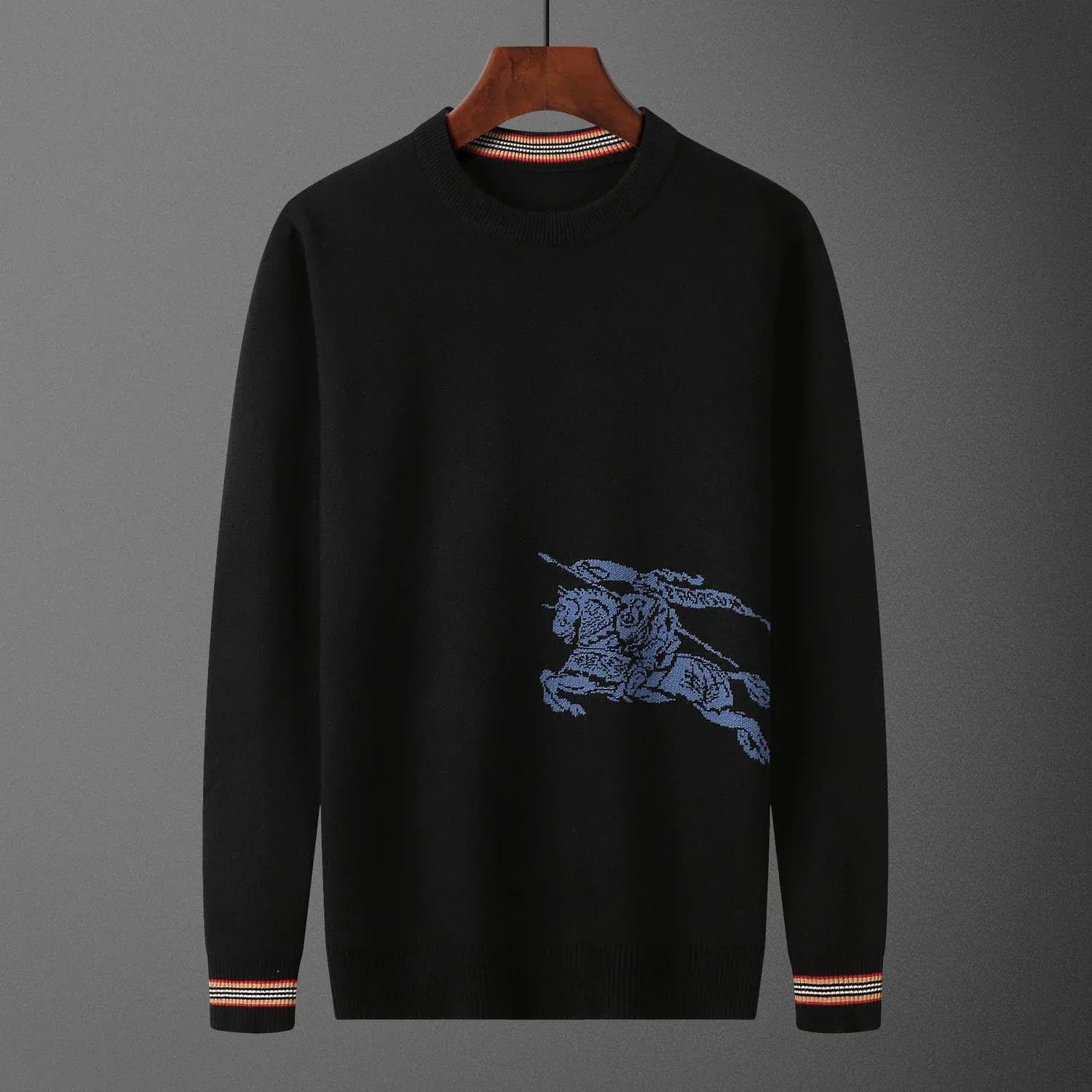 Fashionable men's knitted sweater