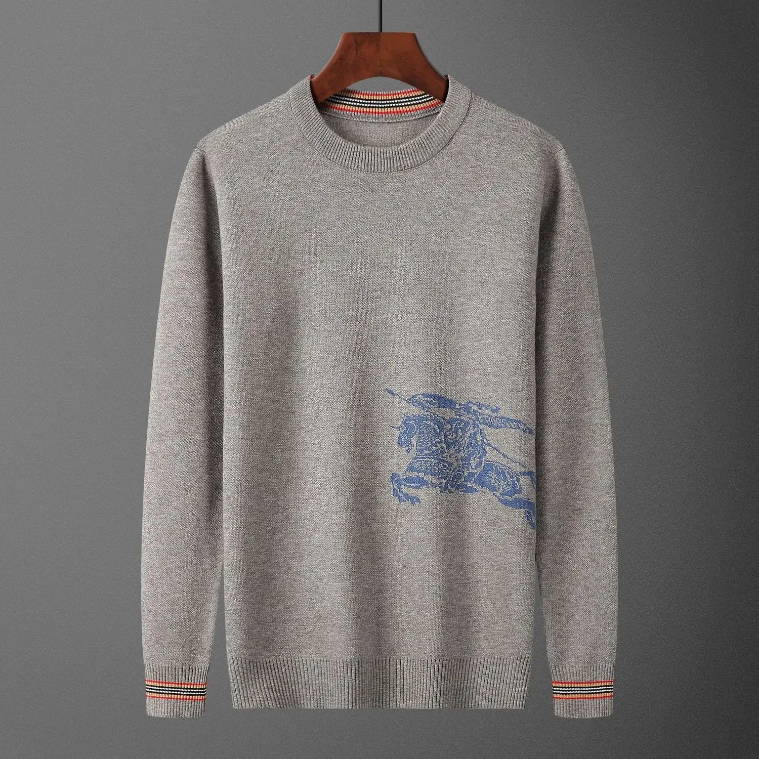 Fashionable men's knitted sweater