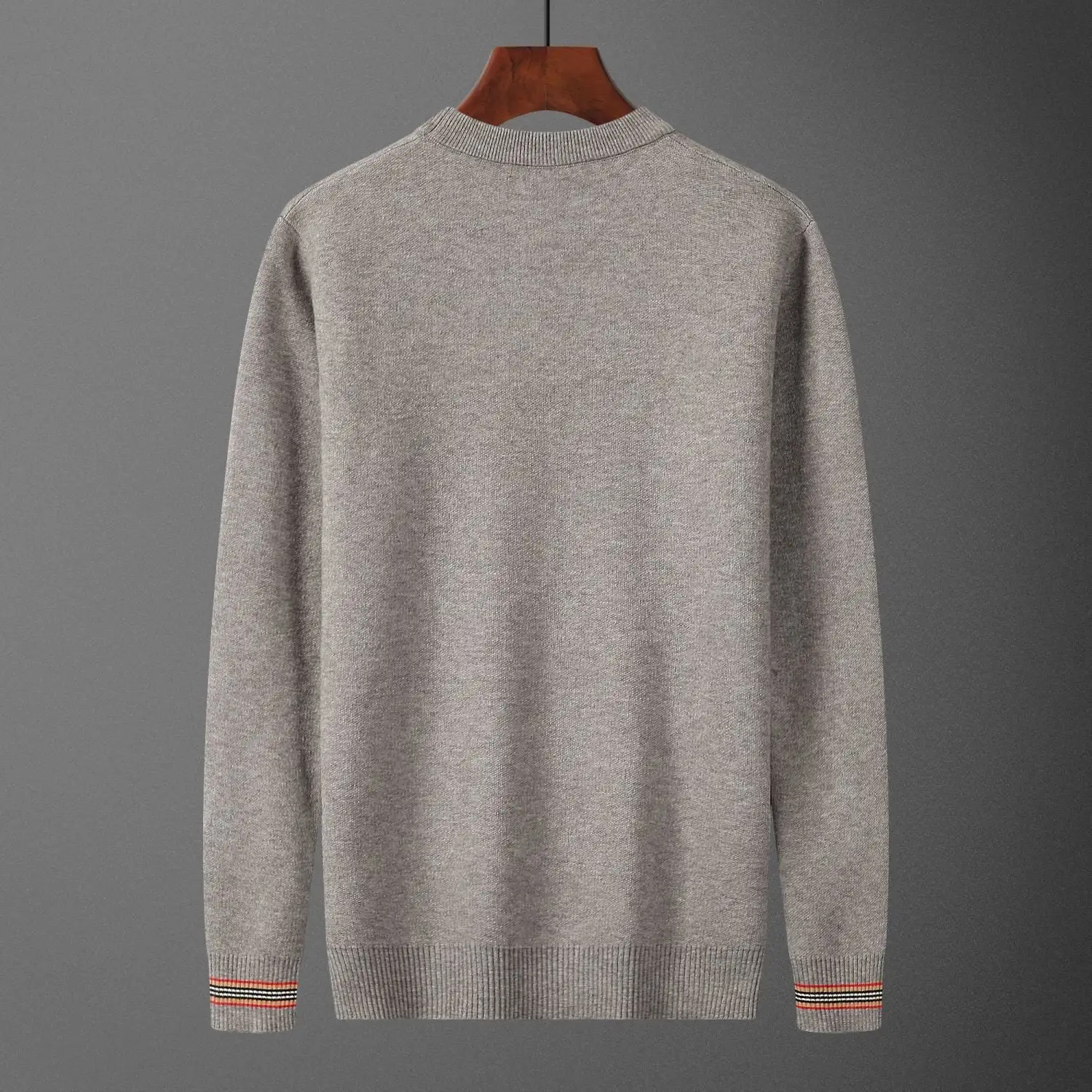 Fashionable men's knitted sweater