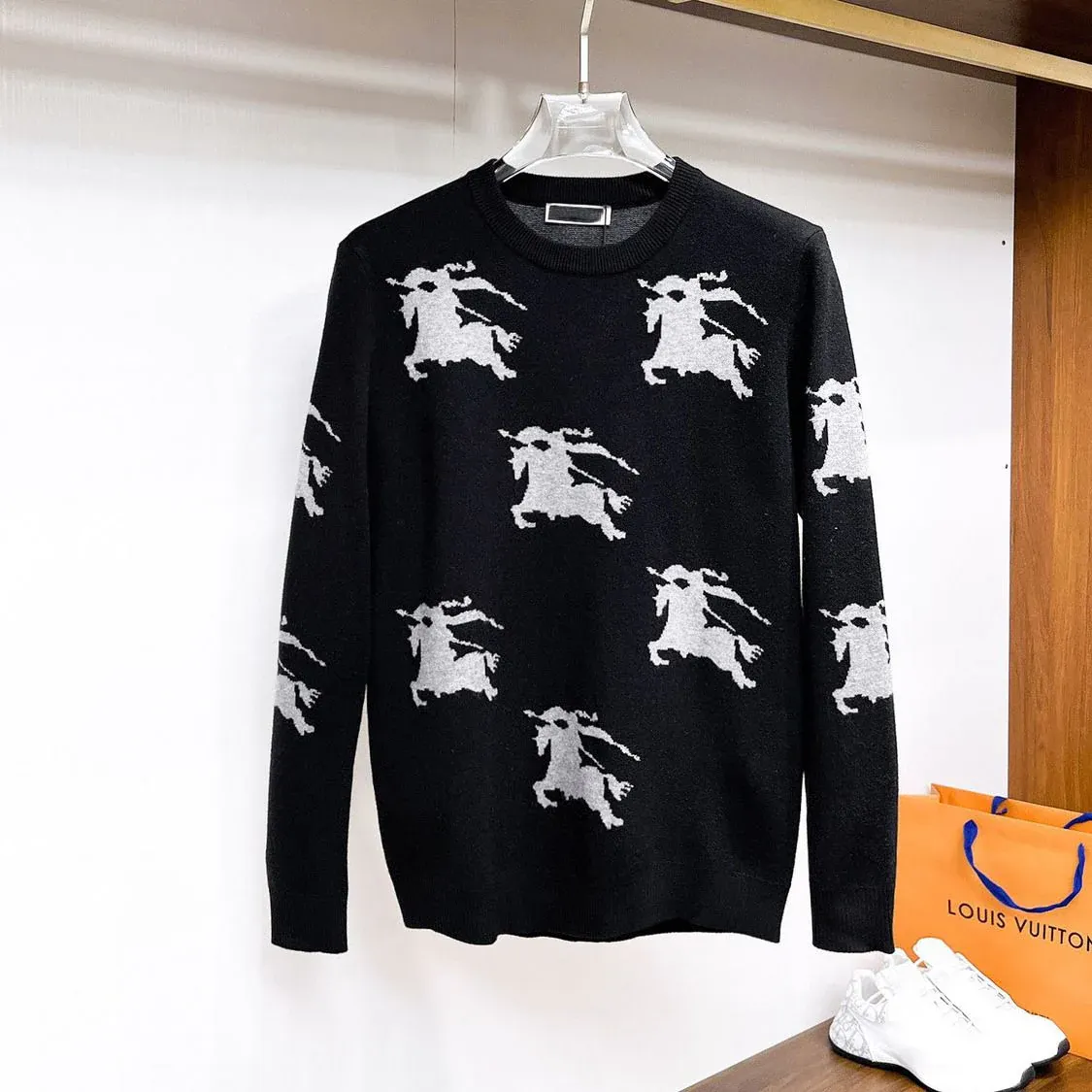 Fashionable men's knitted sweater