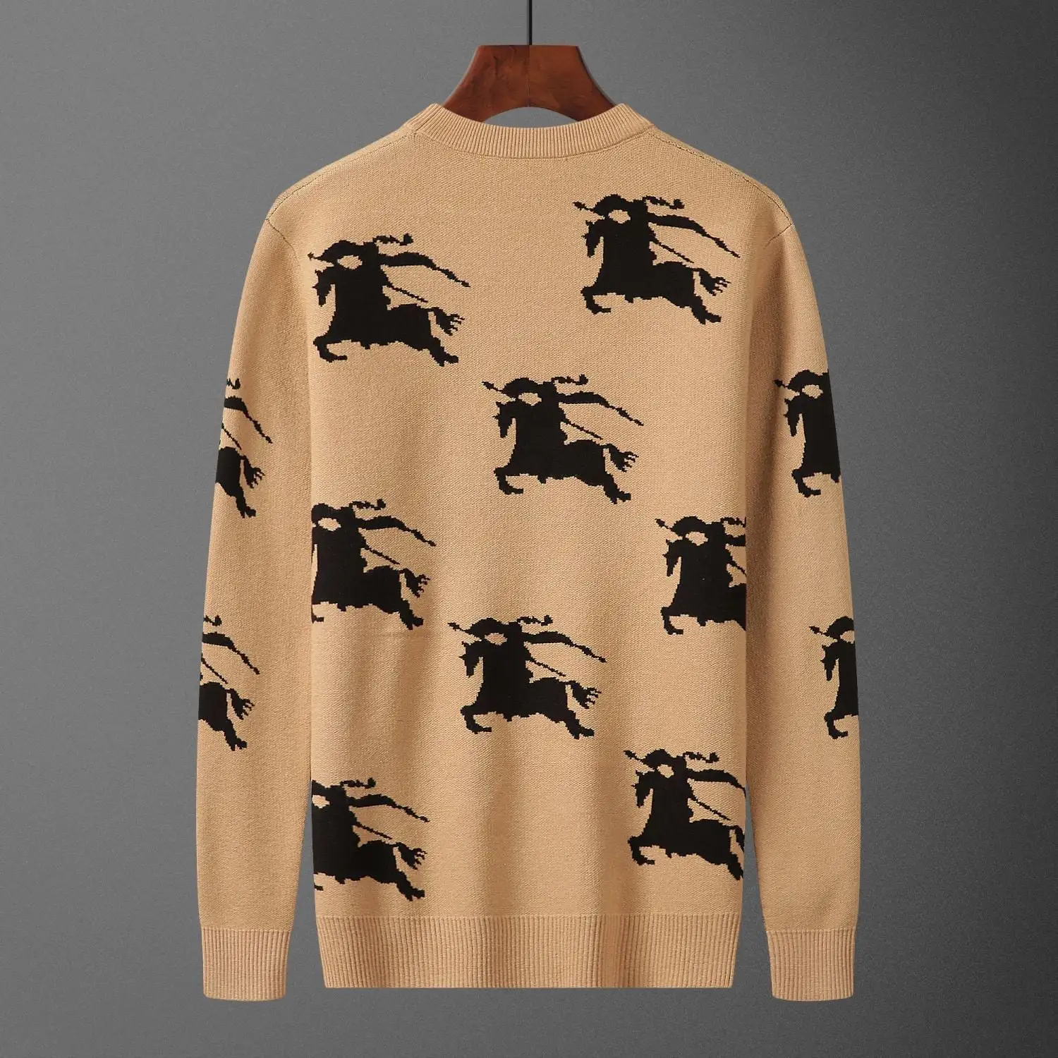 Fashionable men's knitted sweater