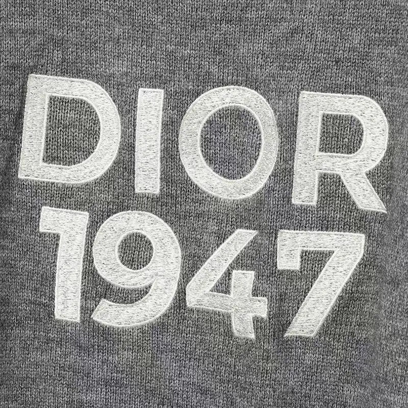 New round neck sweater