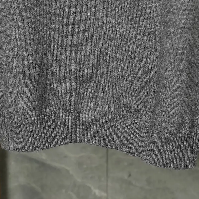 New round neck sweater