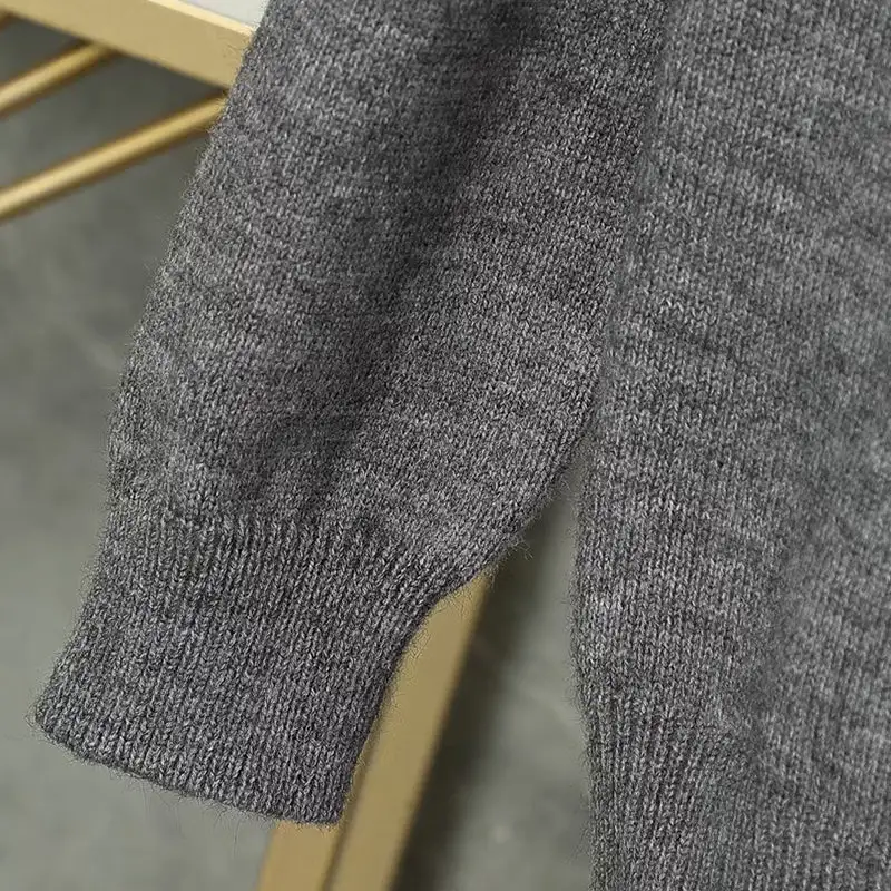 New round neck sweater