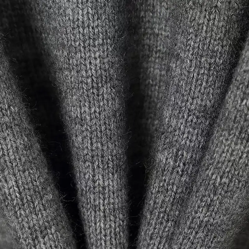 New round neck sweater