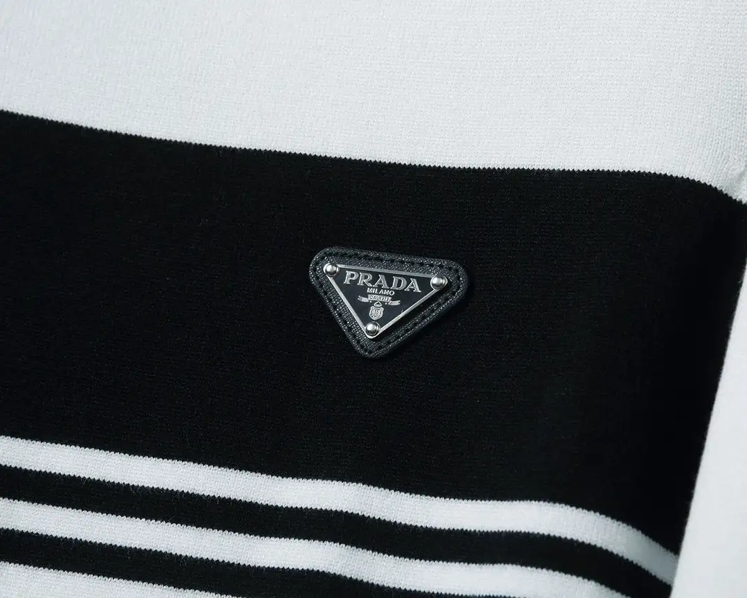 Handsome men's casual sweater