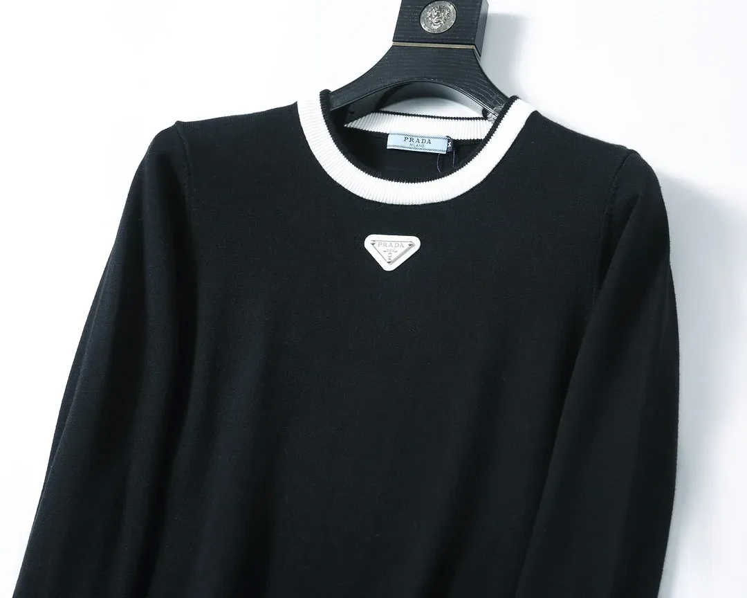 Handsome men's casual sweater