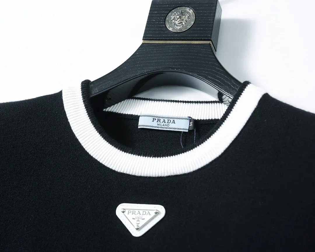 Handsome men's casual sweater