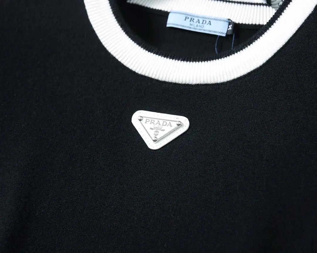 Handsome men's casual sweater