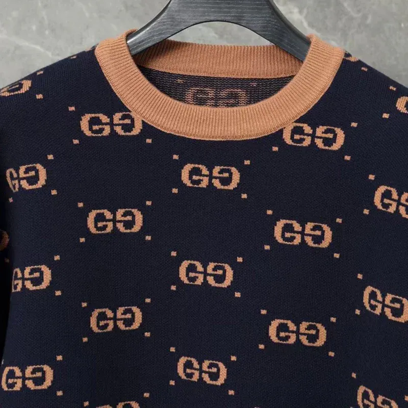 New round neck sweater