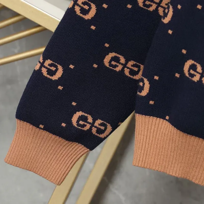 New round neck sweater