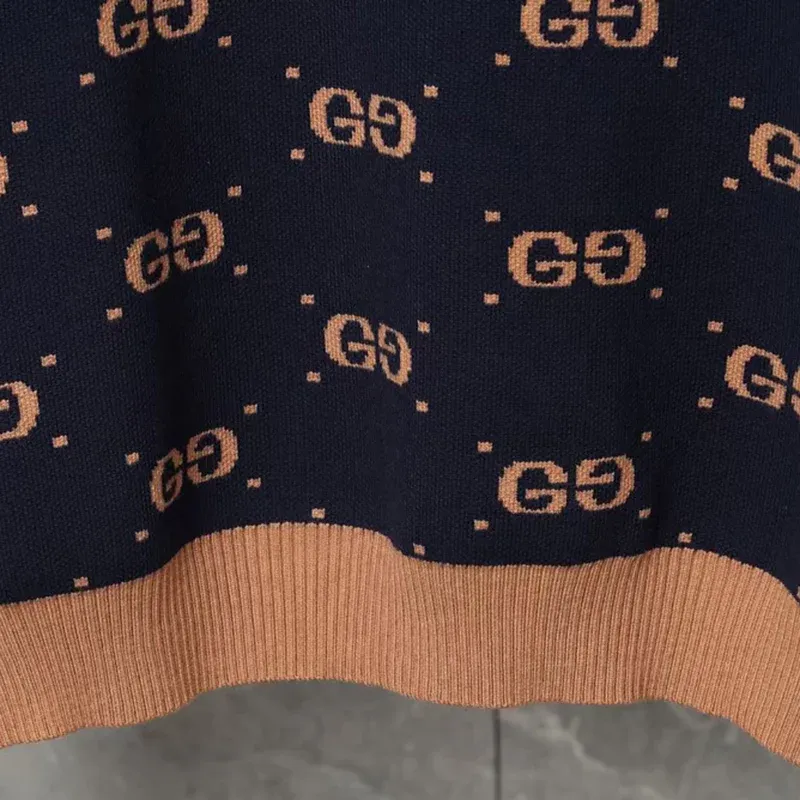 New round neck sweater