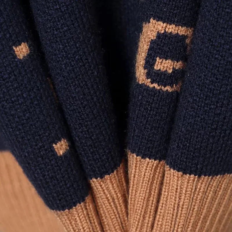 New round neck sweater