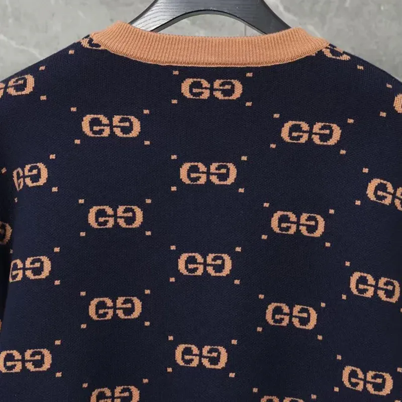 New round neck sweater