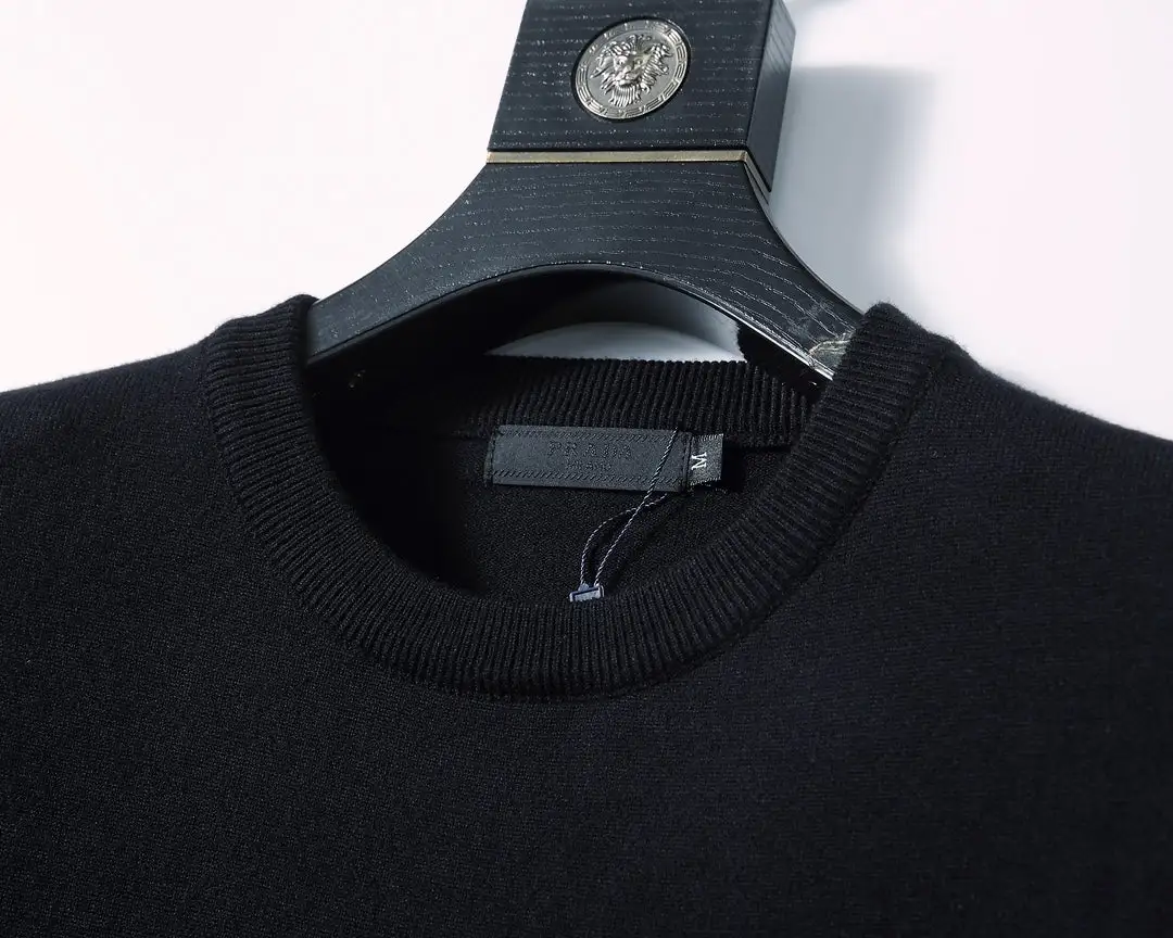 Handsome men's casual sweater