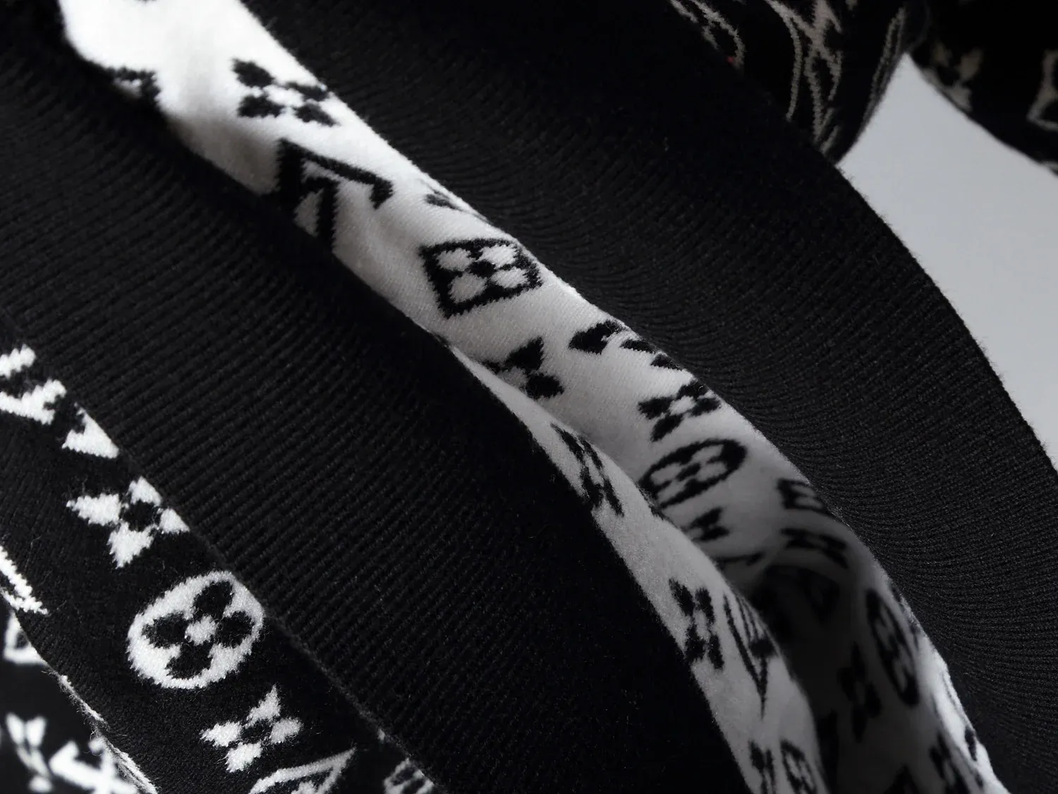 Men fashion knitted sweater