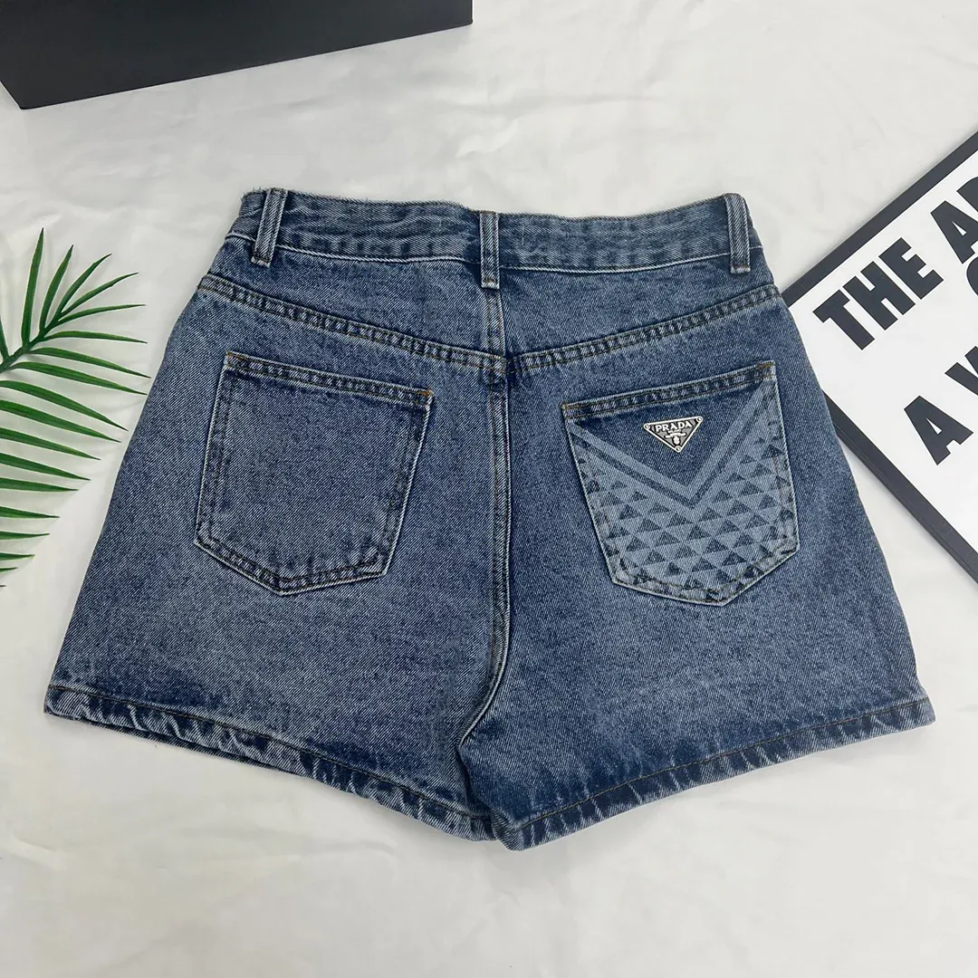 Fashion and versatile high waisted embroidered shorts