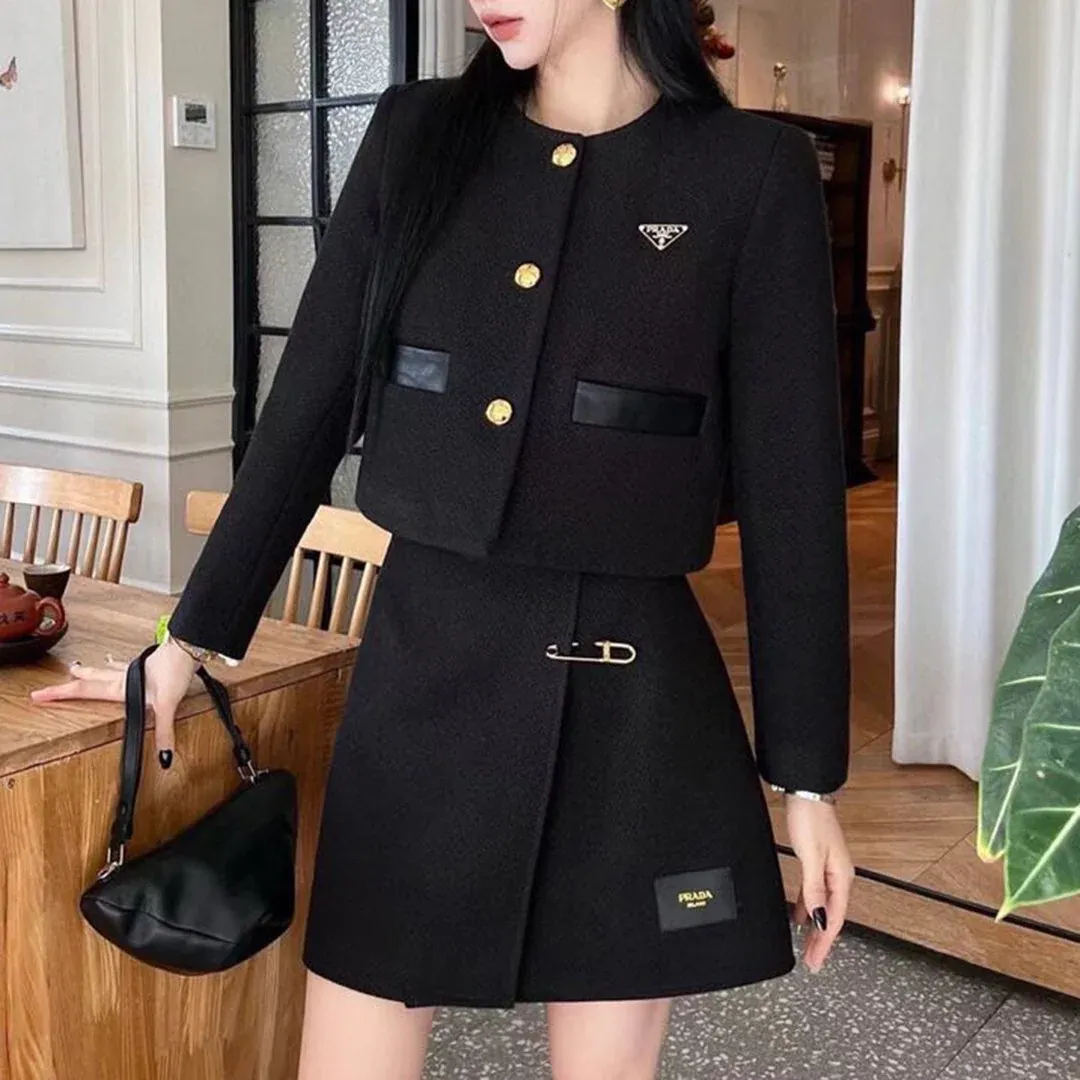 New versatile small jacket and skirt set