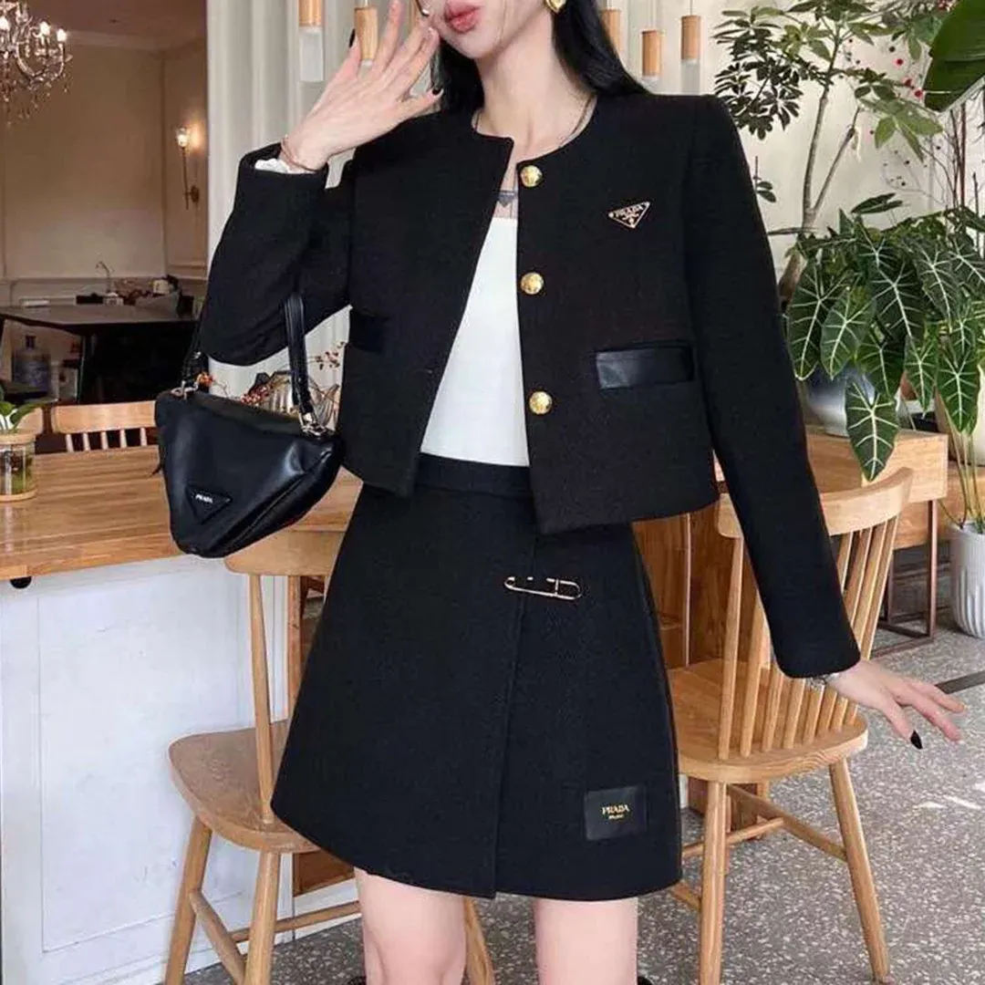 New versatile small jacket and skirt set