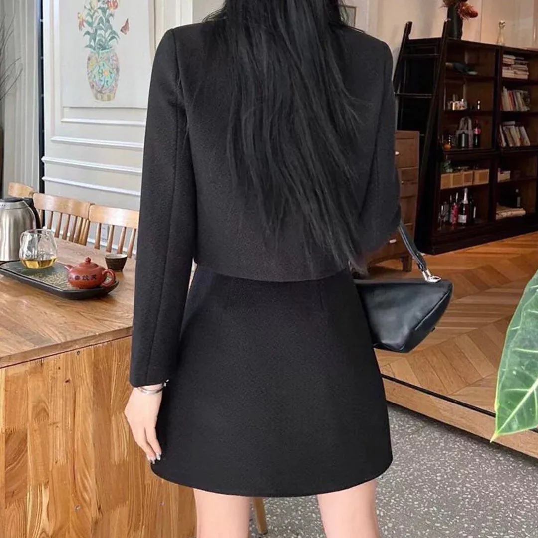 New versatile small jacket and skirt set