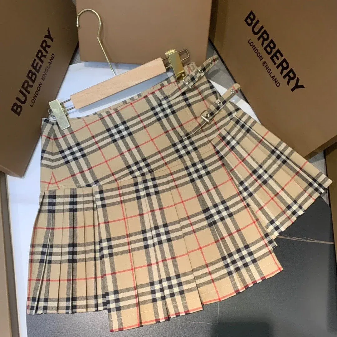 Fashionable and versatile plaid skirt