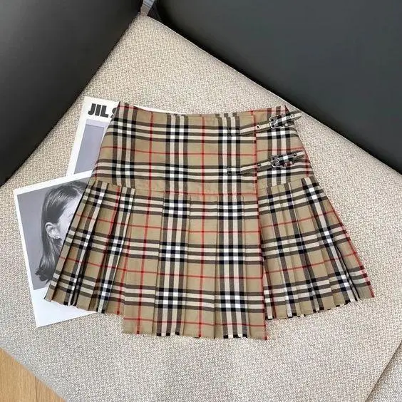 Fashionable and versatile plaid skirt