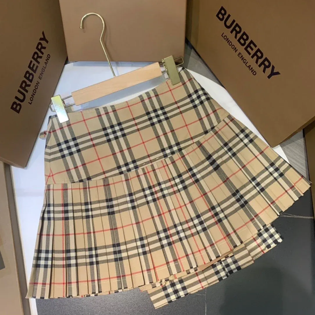 Fashionable and versatile plaid skirt