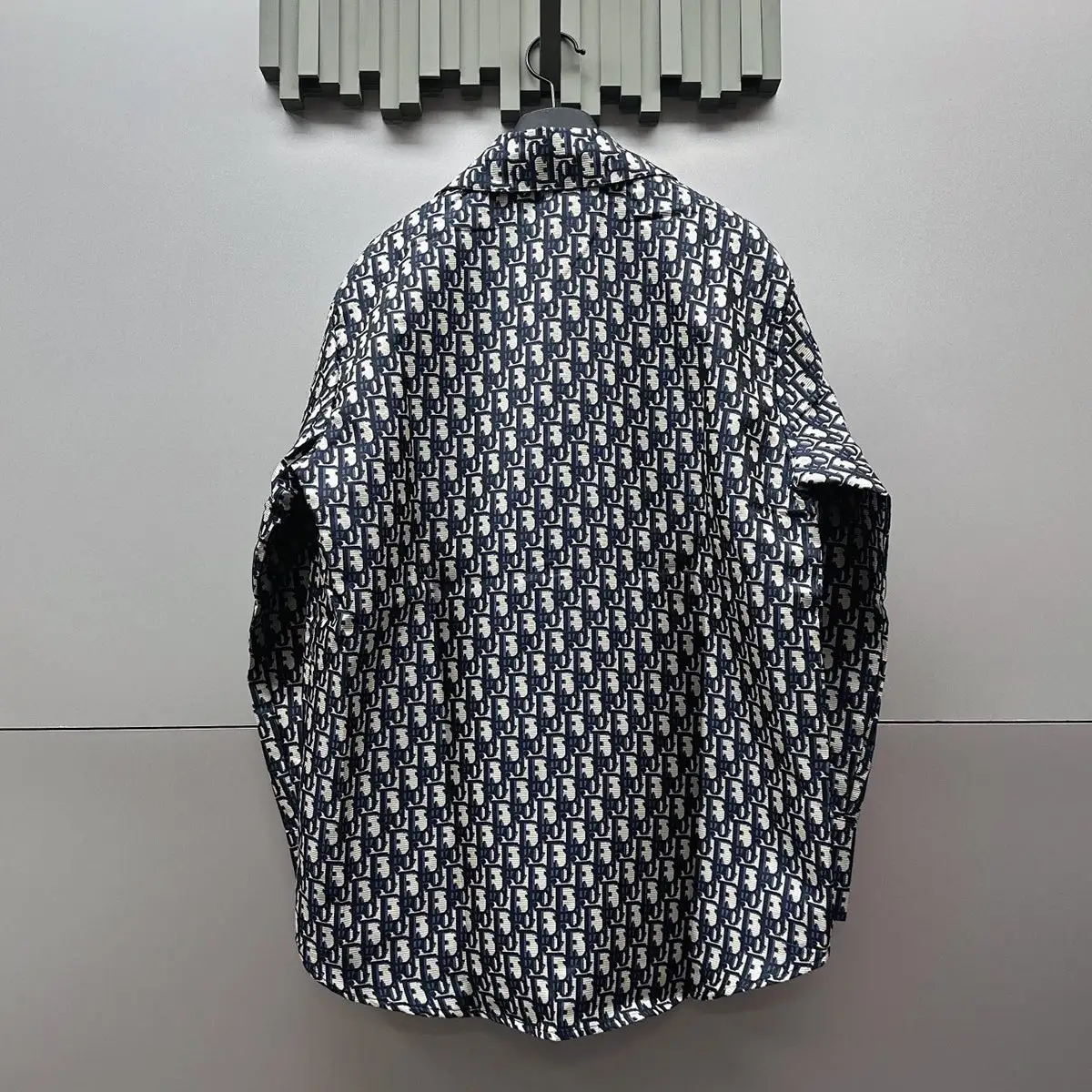 Versatile fashionable lapel shirt