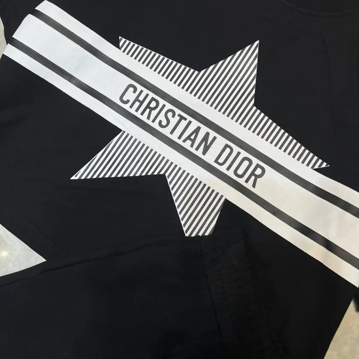 New short top paired with skirt set