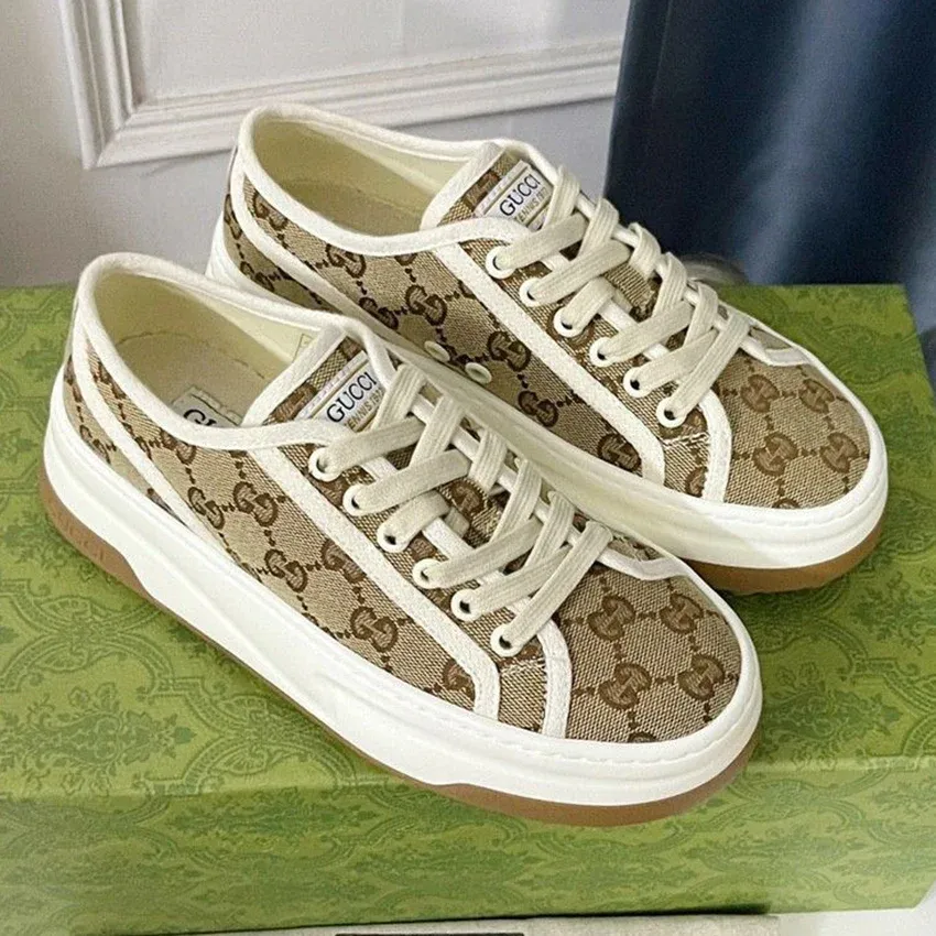 Couple style fashionable and versatile thick soled sports board shoes