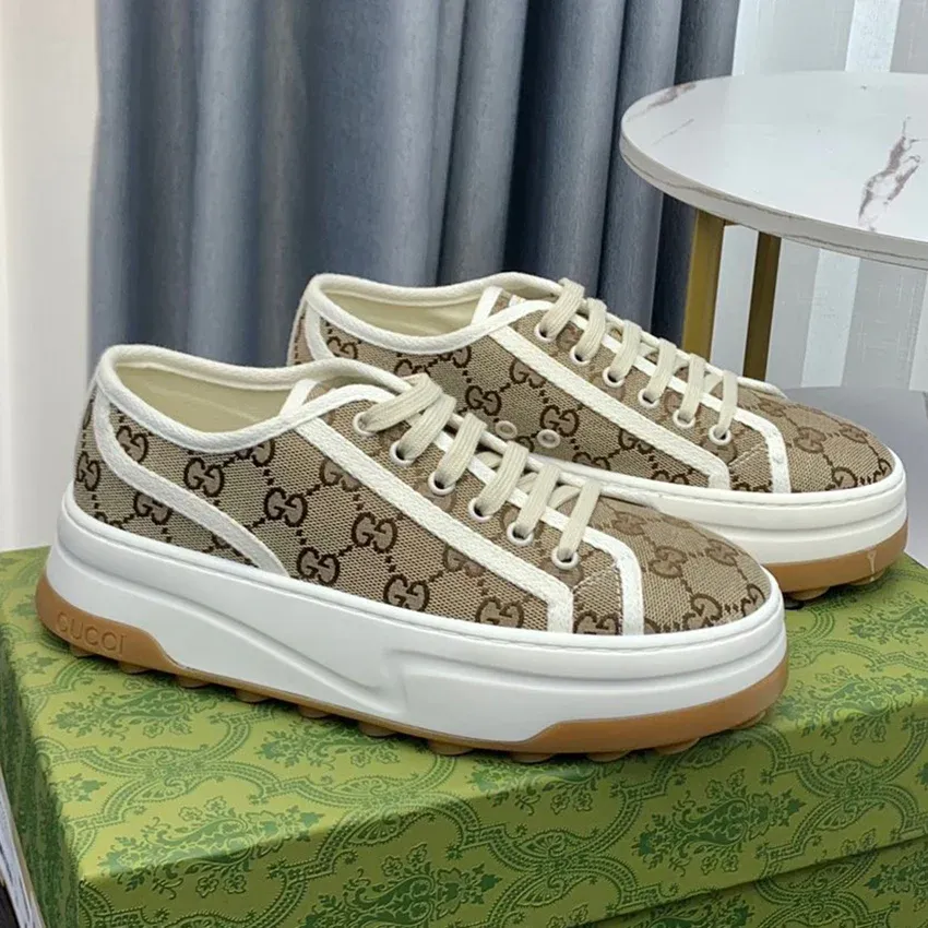 Couple style fashionable and versatile thick soled sports board shoes