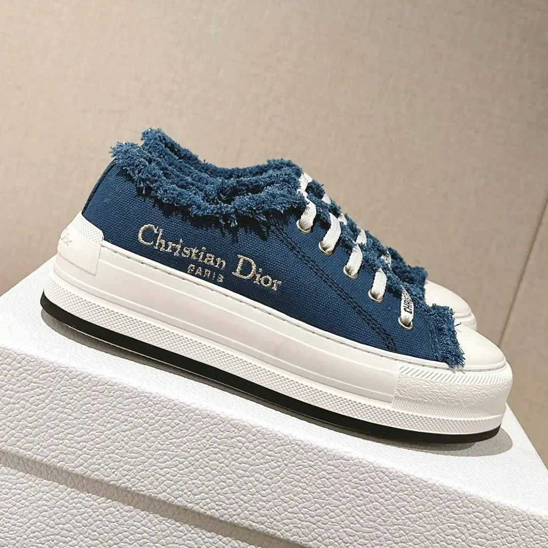 Stylish thick-soled canvas casual sneakers