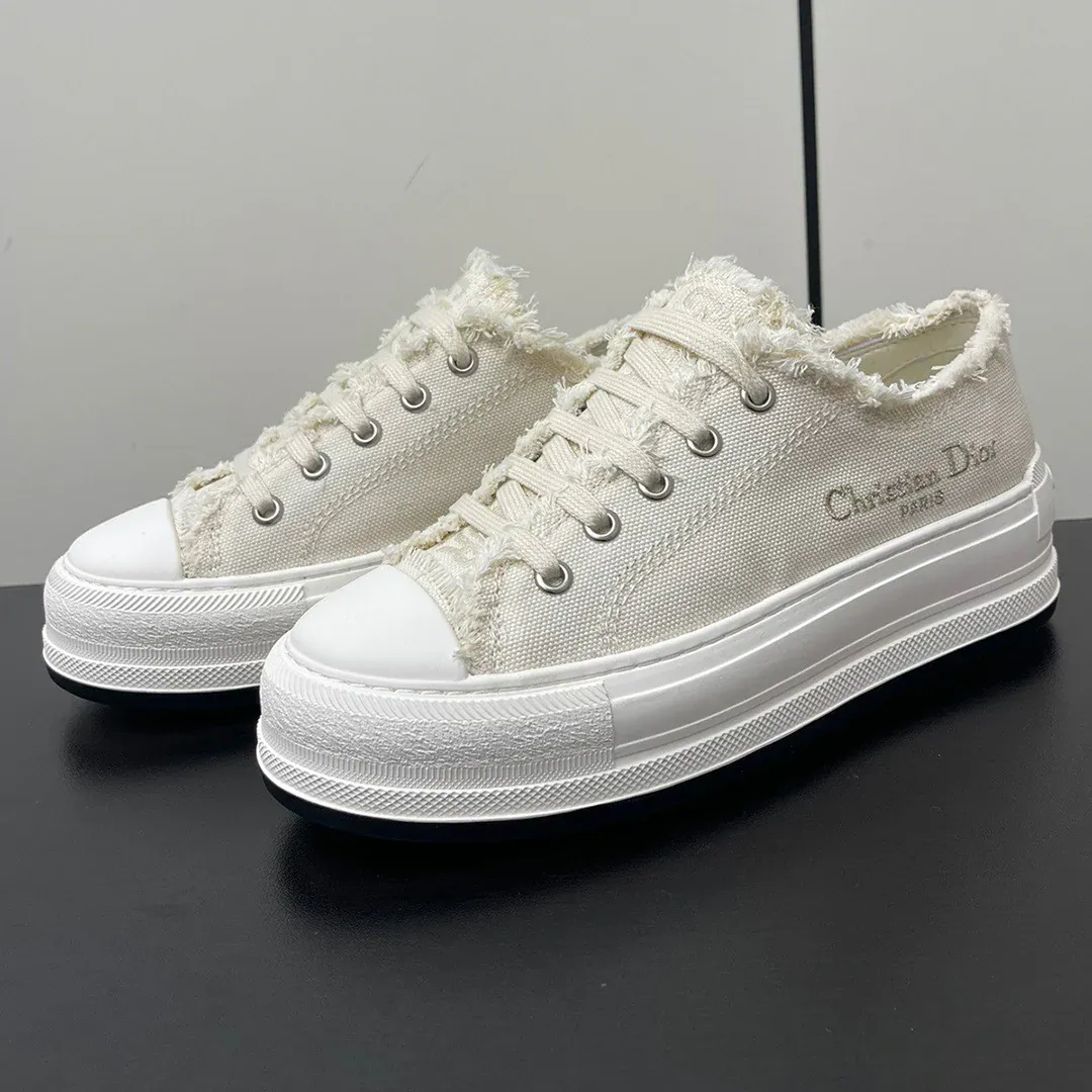 Stylish thick-soled canvas casual sneakers