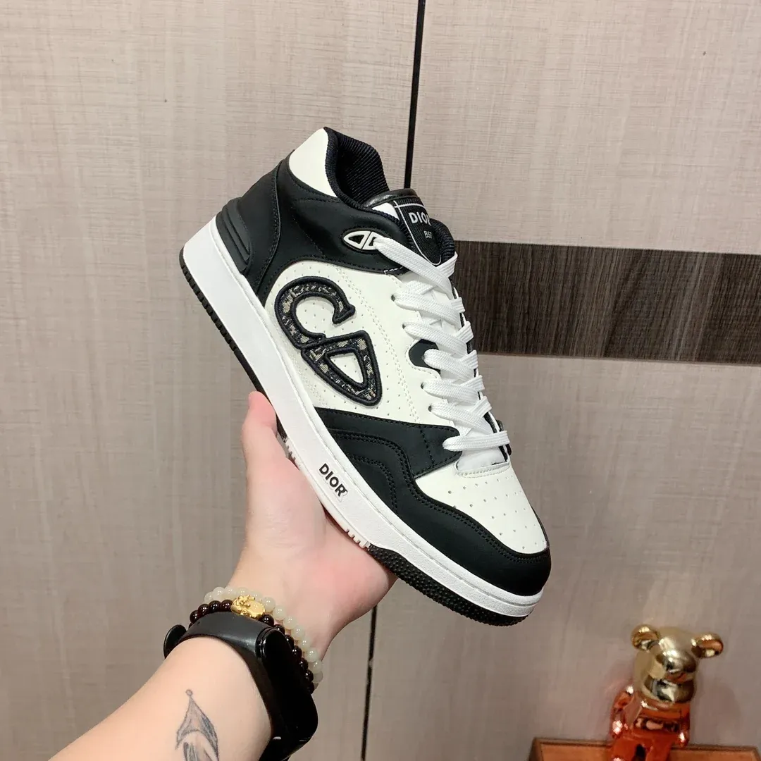 New fashion classic versatile sports sneakers
