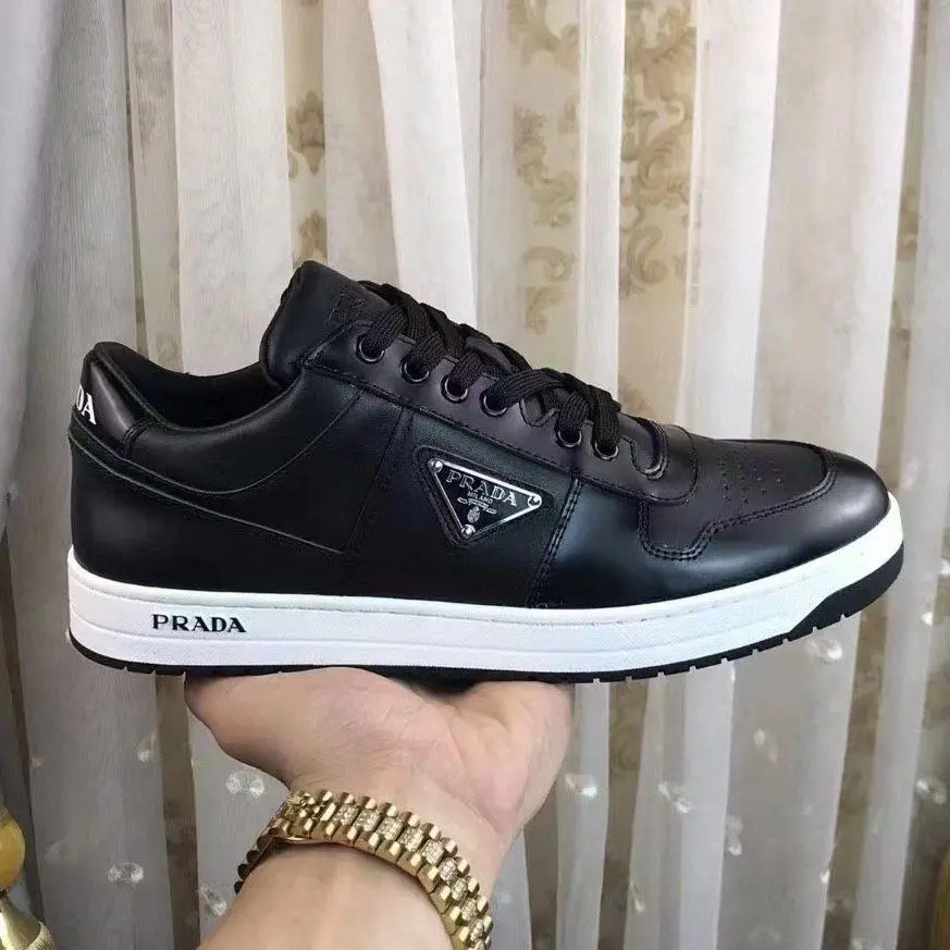 High quality fashionable and versatile casual sports sneakers