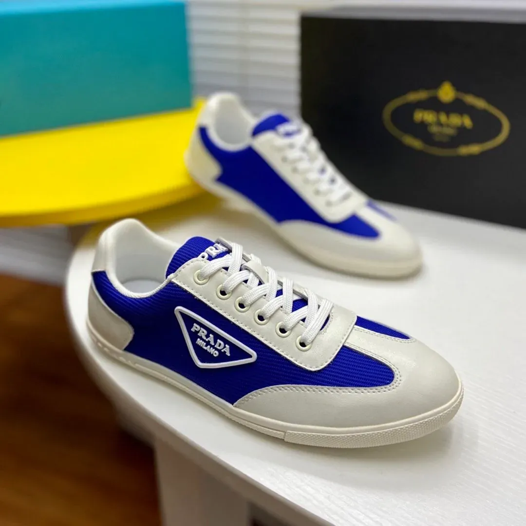 New fashionable and versatile sneakers