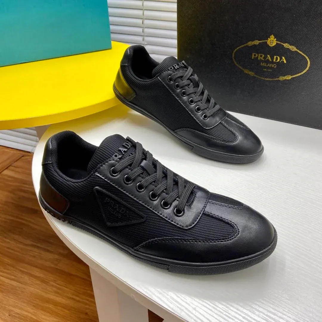 New fashionable and versatile sneakers