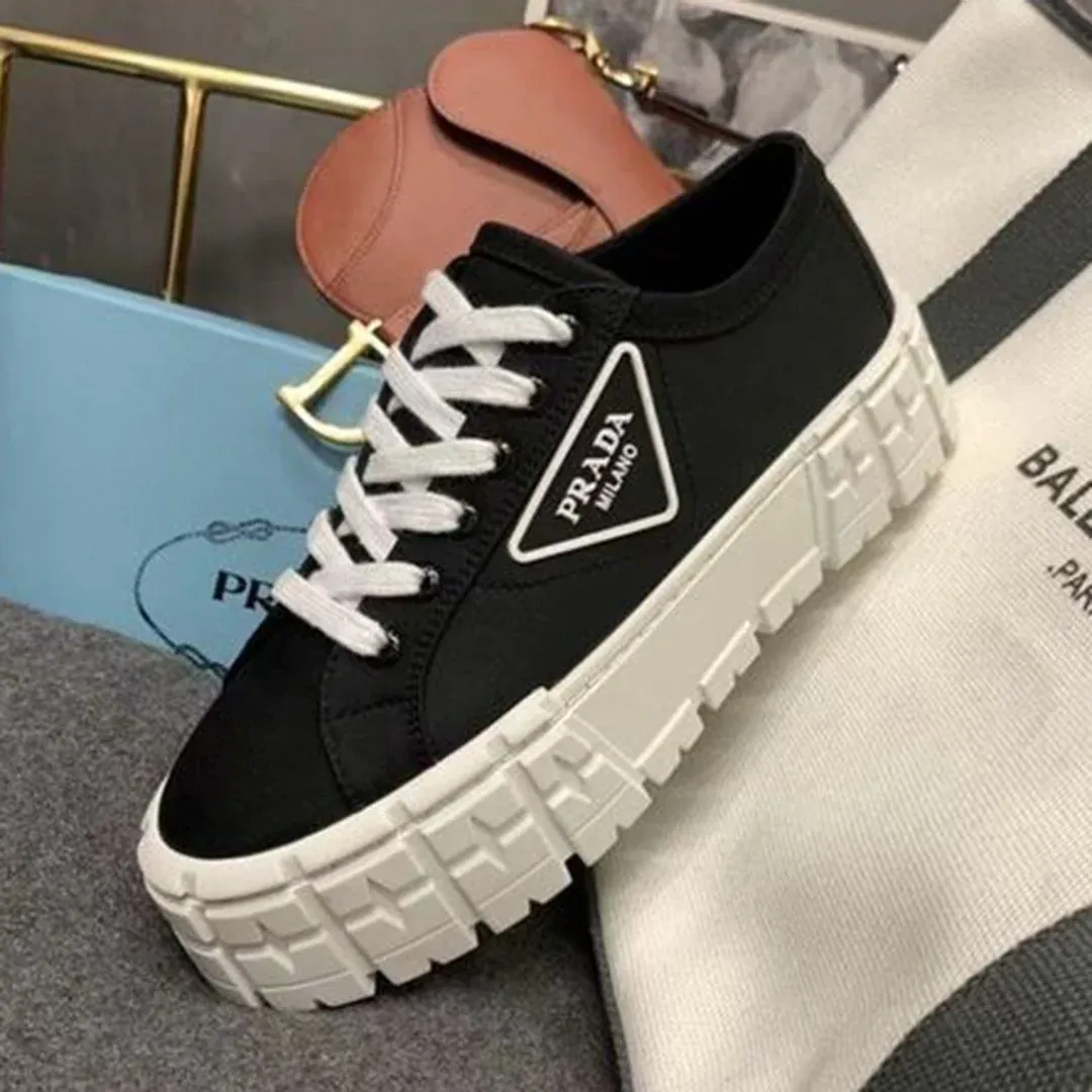 New fashionable and versatile thick-soled sneakers