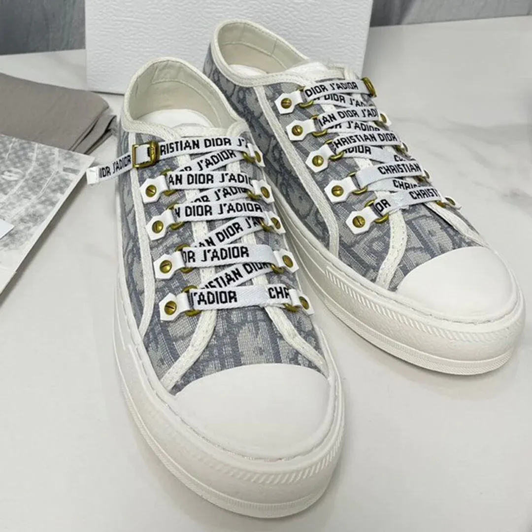 New fashionable casual sports sneakers