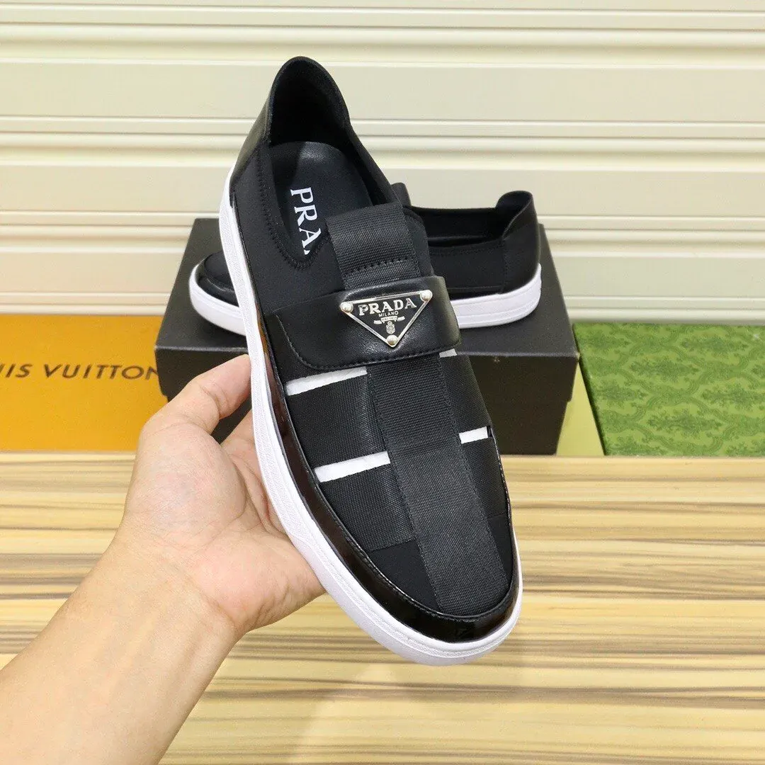 New versatile casual sneakers