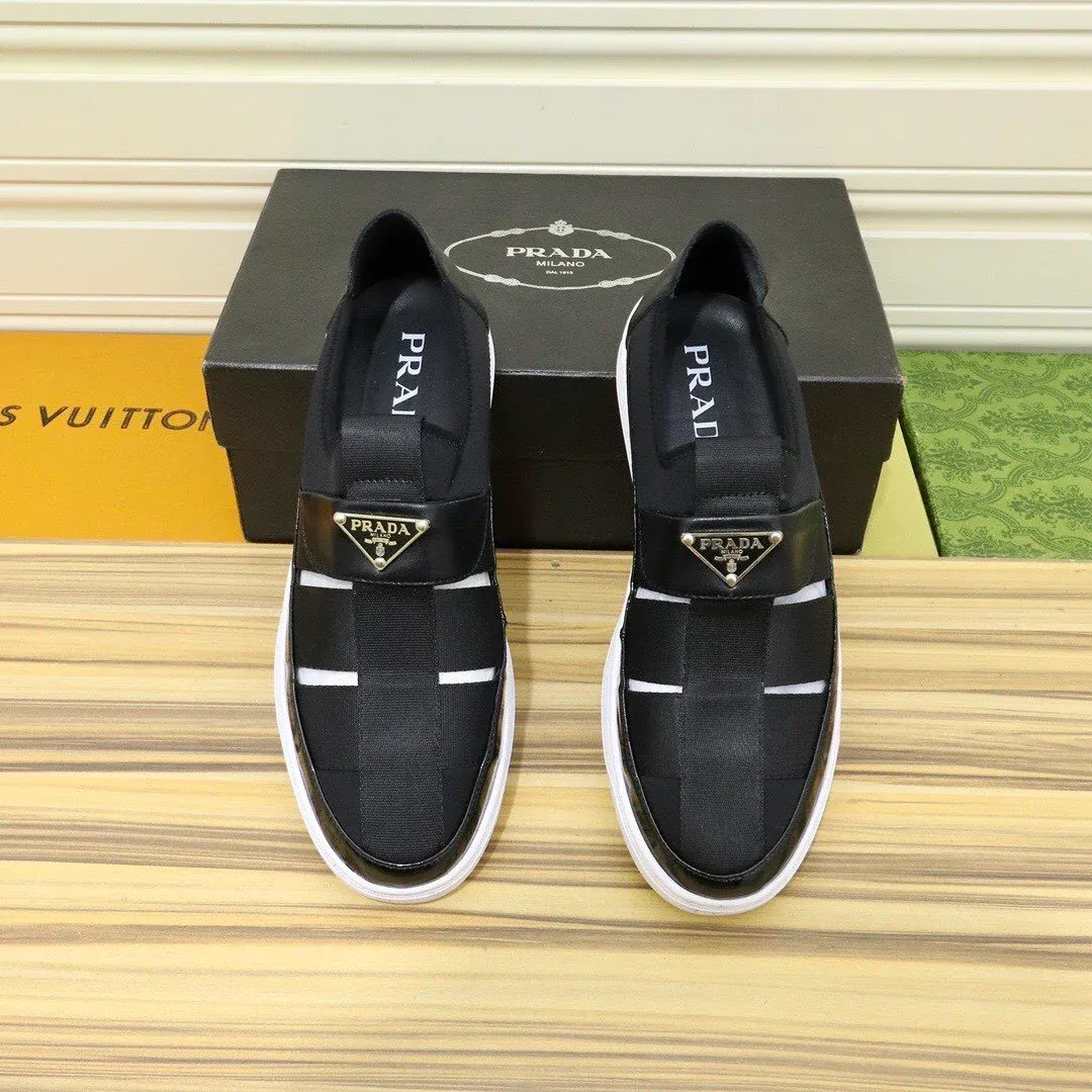 New versatile casual sneakers