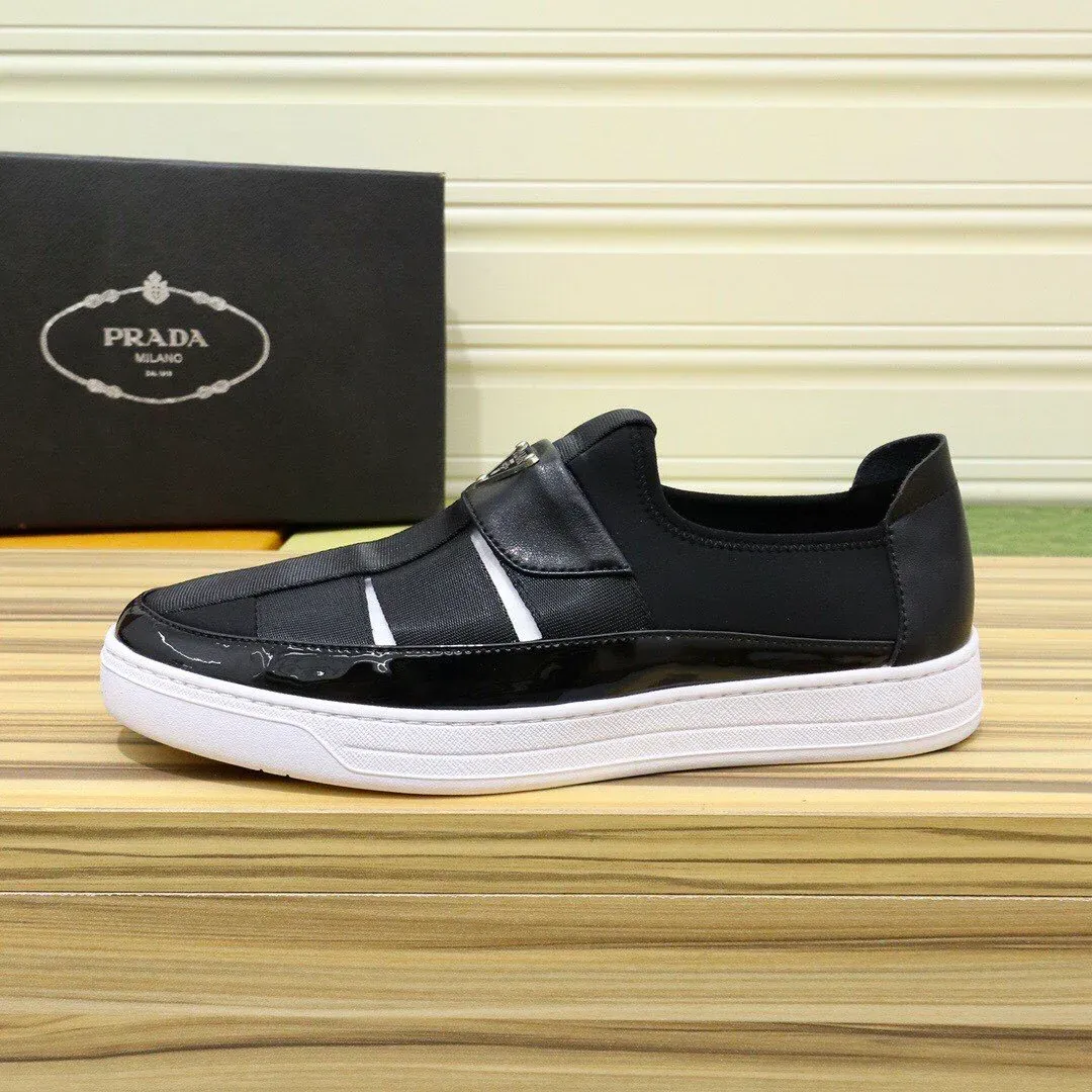 New versatile casual sneakers