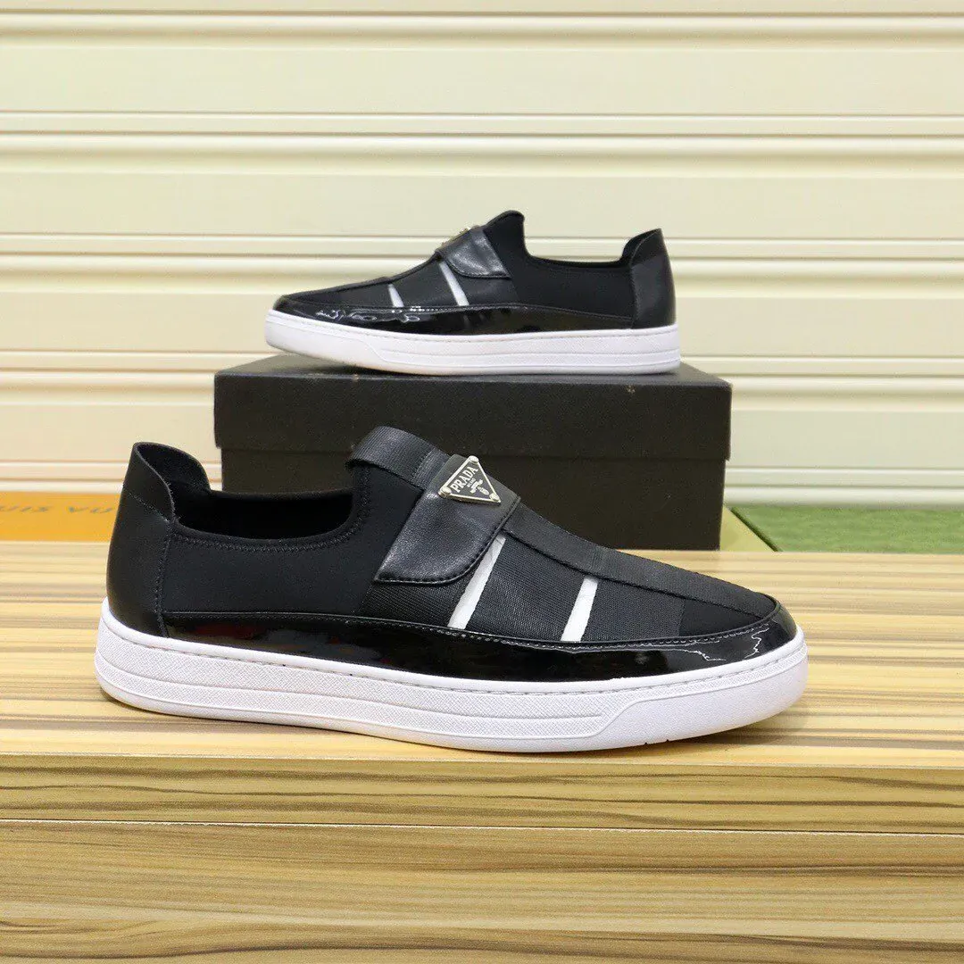 New versatile casual sneakers