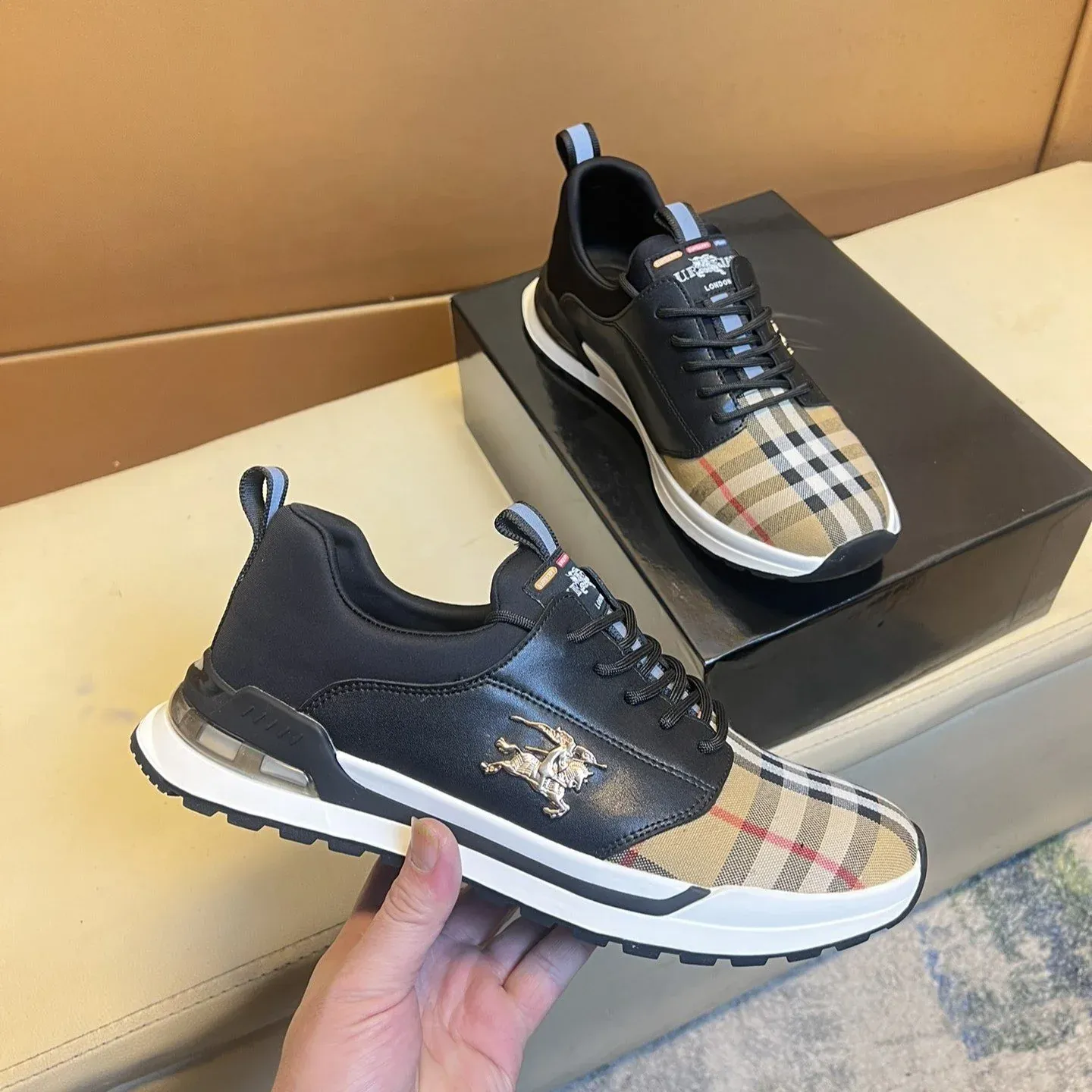 Fashionable Casual Sneakers