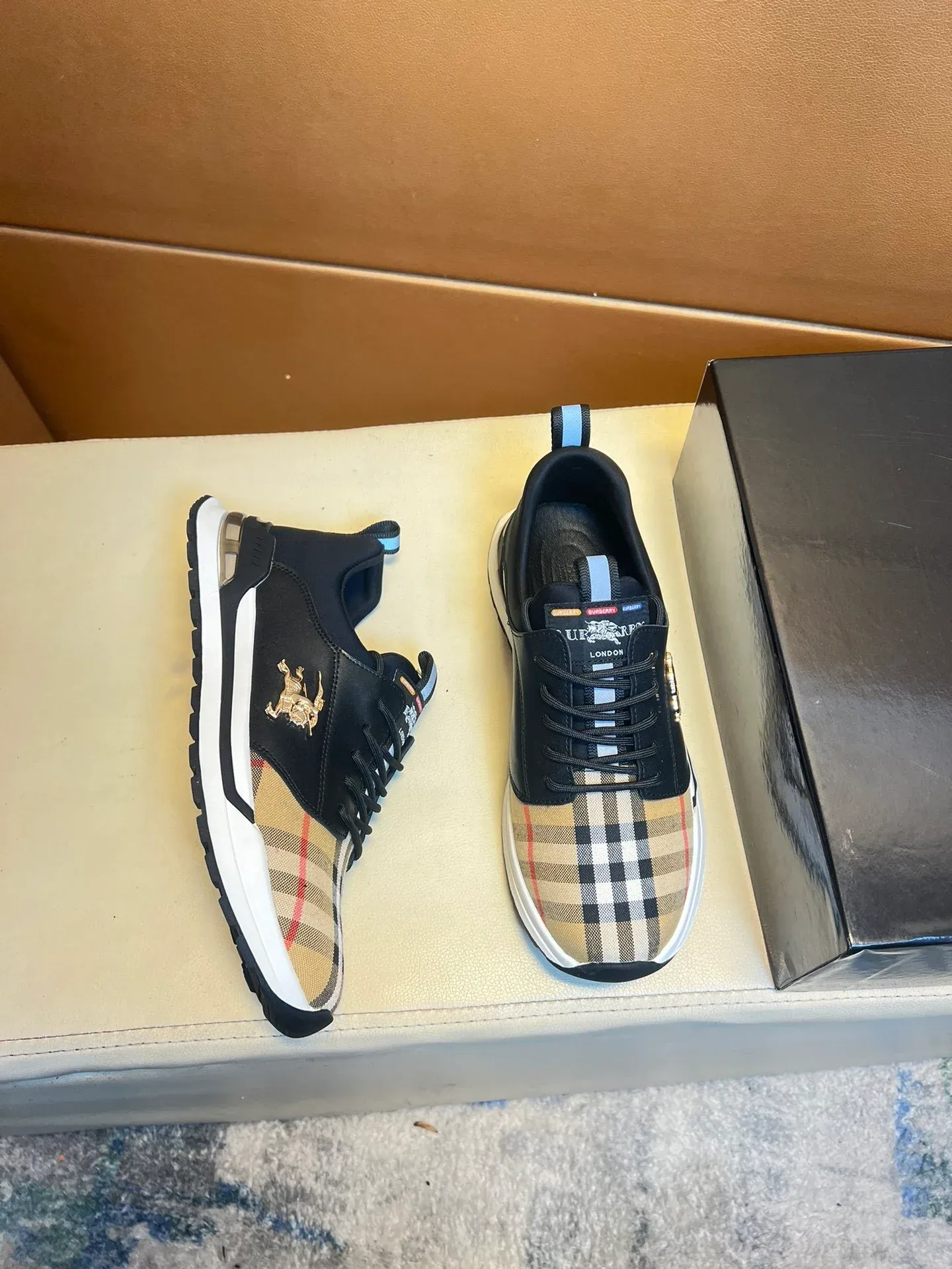 Fashionable Casual Sneakers